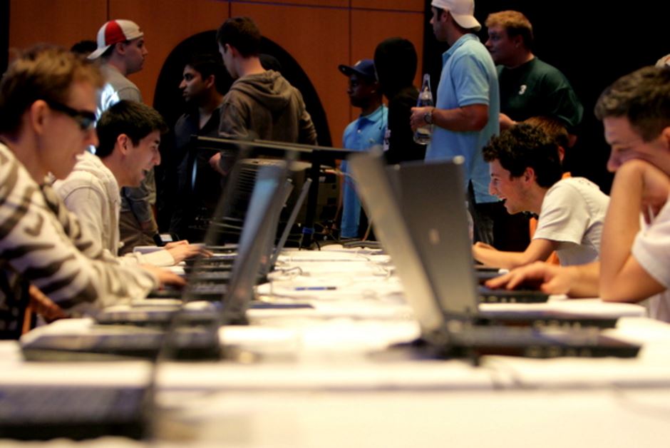 Viele Spieler beim Online Poker